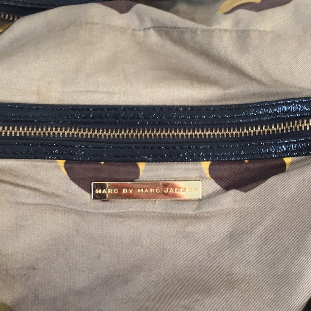 Marc by Marc Jacobs black patent leather bag - Picture 4 of 7